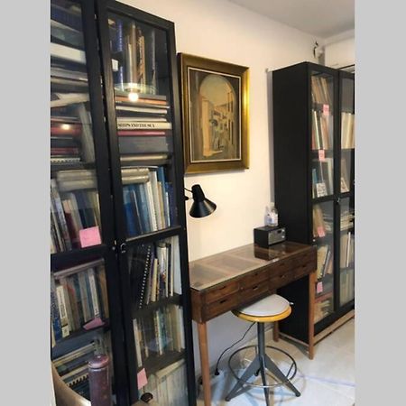 Exarcheia: Independent Ground Floor House. Apartamento Atenas Exterior foto