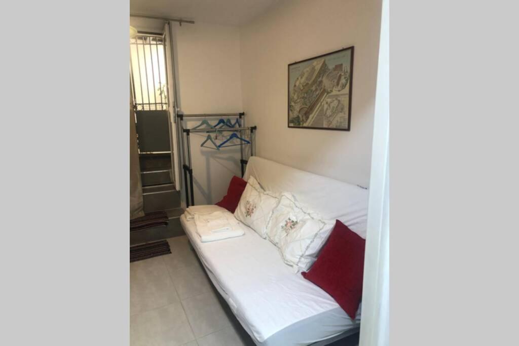 Exarcheia: Independent Ground Floor House. Apartamento Atenas Exterior foto