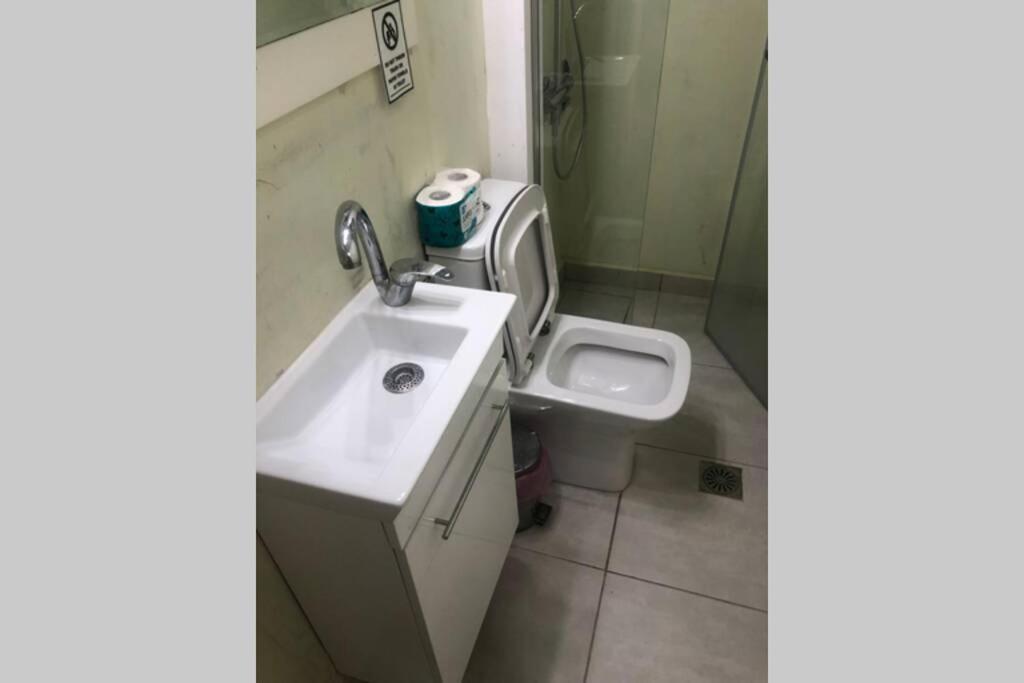 Exarcheia: Independent Ground Floor House. Apartamento Atenas Exterior foto