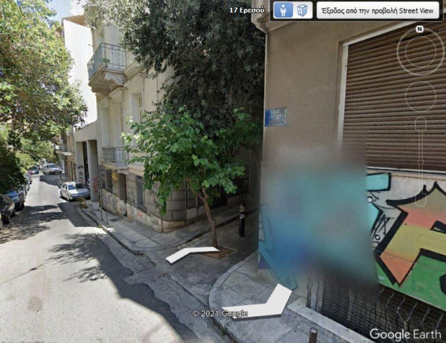 Exarcheia: Independent Ground Floor House. Apartamento Atenas Exterior foto